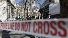 Napad nožem u Londonu, napadač pet osoba izbo na zabavi, policija ga traži
