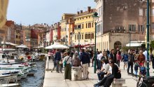 Stranih turista u Hrvatskoj u svibnju i pet mjeseci manje nego lani, domaćih više