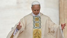 Papa Lav XIV. na misi je prekršio tradiciju kako bi se približio većem broju vjernika