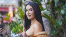 Kim Kardashian nosi top od 8.600 dolara koji izgleda kao kovrčava kosa