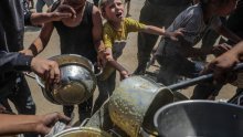 Izrael blokirao kamione: Pojasu Gaze prijeti glad
