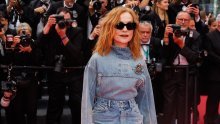 Ovakva kombinacija ne viđa se na crvenom tepihu: Francuska diva dominirala u traperu