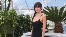 Dakota Johnson osvanula u modnom klasiku, a onda se okrenula i ukrala show