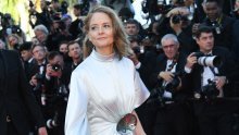 Poput grčke božice: Jodie Foster sve je zadivila ovim izdanjem u Cannesu