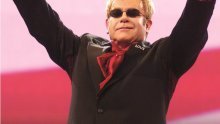 Elton John želi s Putinom razgovarati o gay pravima