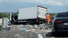 Kaos na A1: Sudarili se kamion i kombi, kolona duga dva kilometra