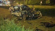Pogledajte 'krš i lom' s Radničke: Mercedes skršen nakon sudara s tramvajem, četvero u bolnici