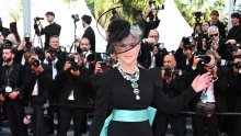 Svima je očitala lekciju: Na pragu 80-e Helen Mirren je sve iznenadila, a o ovoj ogrlici svi pričaju