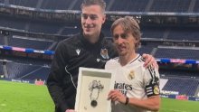 Navijači su otišli sa stadiona, a onda su na travnjak izašli Modrić i Sučić; gesta oduševila fanove