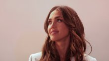 Jessica Alba zaboravila na propali brak: Uhvaćena u poljupcu s misterioznim muškarcem