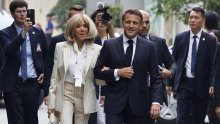 Govor tijela ne laže: Macronovi očajnički pokušaji da prikaže kako je sve u redu s brakom
