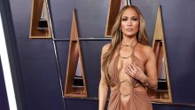 Odlučila je šokirati: Jennifer Lopez u izazovnoj haljini koja je jedva prekrila njezine obline