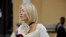 Lagane hlače širokih nogavica: Ultimativni komad ljeta za udoban i moderan izgled