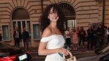 Lijepa kći Monice Bellucci u savršenoj bijeloj haljini: Laska figuri kao nijedna druga