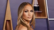 Jennifer Lopez šokirala obožavatelje selfiejem - što to skriva?