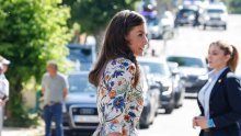 Kraljica Letizia ima savršen stajling za tople dane: predivnu haljinu s printom i najudobnije espadrile