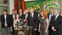 HSS: Vladi su potrebni slušni aparati