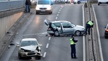 U podvožnjaku na Zagrebačkoj aveniji sudarila se dva automobila