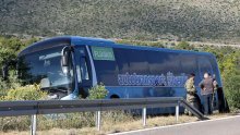 Izbjegnuta tragedija: Autobus s vojnicima zaustavljen tik uz ponor nakon sudara
