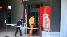 Pljačka usred bijela dana: Razbojnik s oružjem upao u banku u Dubravi