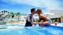 Strastveni poljupci Žanamari i Marija u jacuzziju