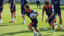 Pašalić se priključio, ali pojavio se problem; jedan Vatreni zbog ozljede nije trenirao