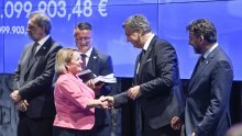 Plenković i Fuchs dodijelili još 31 ugovor za izgradnju i dogradnju osnovnih škola