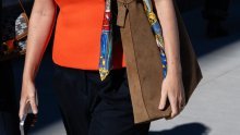 Trend koji osvaja: Ovaj detalj na torbi unosi dozu elegancije i opuštenosti u svaki stil