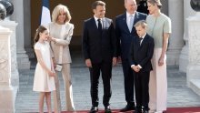 Povijesni posjet: Raznježena Brigitte Macron susrela se s princezom Charlene i djecom