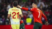Pogledajte bizaran potez Ronalda; zbunjenog Španjolca uhvatio za uho