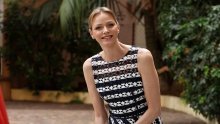 Princeza Charlene ne odustaje od promjene stila, a ova haljina je kao stvorena za ljeto