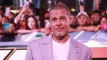 Brad Pitt iznenadio izgledom: Ovo mogu nositi samo pravi frajeri!
