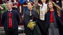 U tradicionalnoj nošnji: Kralja i kraljicu rijetko viđamo u ovakvom izdanju