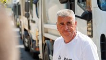 Miro Bulj s kamionima punima otpada pred Županijom: 'Došao sam na pravo mjesto'