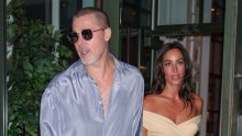 Novi imidž, mlađa djevojka: Brad Pitt i službeno je u krizi srednjih godina