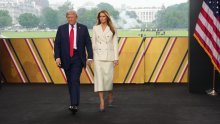 Melania iznenadila odabirom cipela: Za Trumpov rođendan malo se 'zaigrala'
