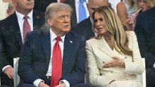 'Umrla' od dosade: Melania je na rođendanu Donalda Trumpa - zaspala!?