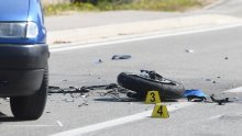 Vozač motora na A4 naletio na oštećene dijelove ograde i poginuo