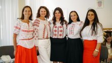 U Zagrebu proslavljen Dan rumunjske košulje uz izložbu i dječji program u znaku vilinskog blagdana Sânziene