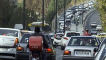Tisuće bježe iz Teherana nakon izraelskih napada, kilometarski redovi na pumpama