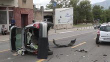 Strašne scene iz Splita: Automobil se prevrnuo nakon sudara, jedna žena ozlijeđena