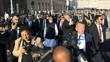 Indijski premijer s Plenkovićem prošetao centrom Zagreba, pogledajte kakav je show nastao
