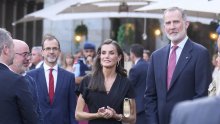 Kraljica Letizia ima modni odgovor na 40 °C: Odličan kombinezon 'začinila' još boljim cipelama