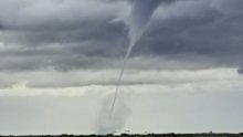 Lovci na oluje uhvatili spektakularan trenutak: Golemi tornado prolazi kraj duge