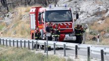 Požar kod Drniša: Gori blizu željezničke pruge, pozvani kanaderi i air traktori