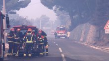 Situacija se smiruje: Vatrogasci cijelu noć dežurali na požarištima u Dalmaciji