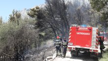 Vatrogasci nastavljaju dežurati na požarištu kod Omiša