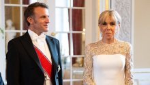 Efektna haljina Brigitte Macron utjelovljenje je francuskog chica, a njoj dobro pristaje