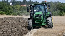 Kod Bjelovara se prevrnuo traktor, poginuo 67-godišnjak
