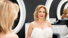 Nije bilo plave kose: Zvijezda 'Kumova' slavi 52. rođendan, a ovako je izgledala na počecima karijere